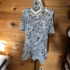 Star Vixen Navy and White Paisley Short Sleeve Top